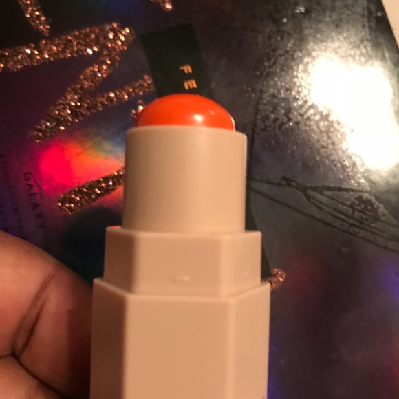 Fenty Beauty Other - Fenty glow sticks
